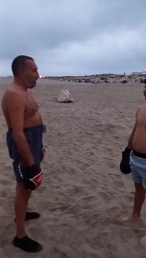 Beach Boxing Training Session: Improve Your Skills