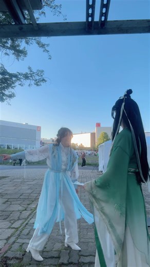 forgotten cumplane footage from drafts with @chia :3 (they're prolly talking about another great plot device airplane forgot writing about) #svsss #scumvillainsselfsavingsystem #cosplay #danmei