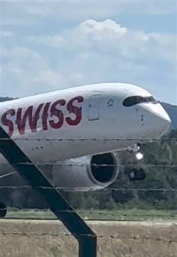 Swiss A350 takes off from ZRH runway 32 in strong winds