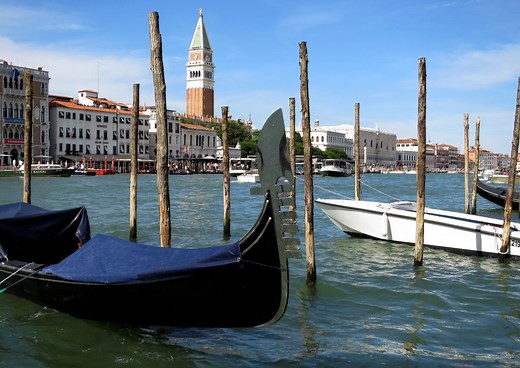 Climate change challenges sinking city of Venice