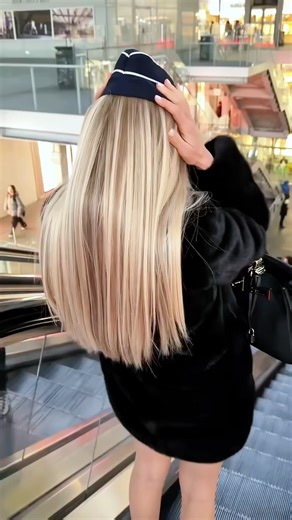 Can you read people’s eyes? #crew #Aria_in_sky #reactions #stewardess #losangeles