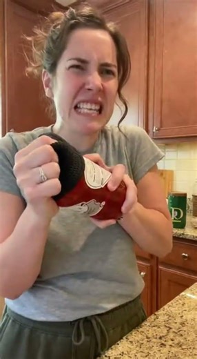 Trying Every Trick to Open This Jar (It Never Opens) #kitchen #kitchengadgets