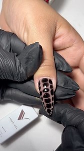 Efecto Blomming 🫧🫧 Gel Color ~048 😘🖤🫧 Blomming Gel VBP CÓDIGO :🫧SAYRABL10🫧 #vbpm #vbeautypuremexico #nailsnailsnails #nails #nailsofinstagram #vbeautypure #embajadoras #tendencias #uñas #blomming #vbeautypureespañol | Sayra BL Nail's