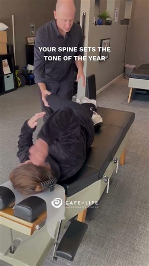 Your spine sets the tone for your energy, posture, and overall wellness. 🌿