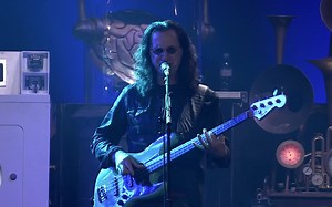 Rush - Far Cry (R40 Live)