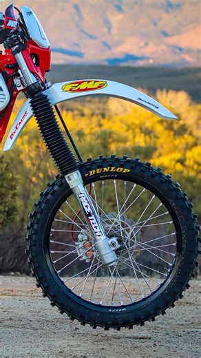 51K views · 10K reactions | XR400 build 勞♥️ camera @dirtniron #enduro ✊ Go to our LinkTree in profile for latest podcast, videos, stories & discount links. @ridedunlop @wisecopistoninc @prox_racing_parts @jepistons @fmf73 @decalworks @odi_moto @unifilter @worksconnection @rekluse_motorsports @cometicgasket @klotz1959 @motionpro @cardosystems @vintco_usa @mxplastics @blasterproducts #dirtbike #mx #sx #dirtbikes #honda #xr400 | Dirt Bike TV | Facebook