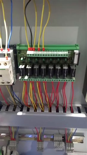 Learn EEE™ on Instagram: "PLC Relay Board Connection explained... Share or tag to your friends Follow @learneee for technical stuff . . . #electrical #electrician #plc #relay #electricalengineering"