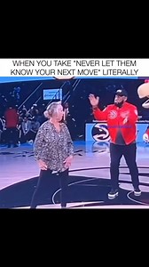 Mrs Ruby was definitely down with the swirl back in the day. Guarantee you there’s an old can of Murray’s or Blue Magic in her medicine cabinet 😜🤣 #TeamDL | realdlhughley