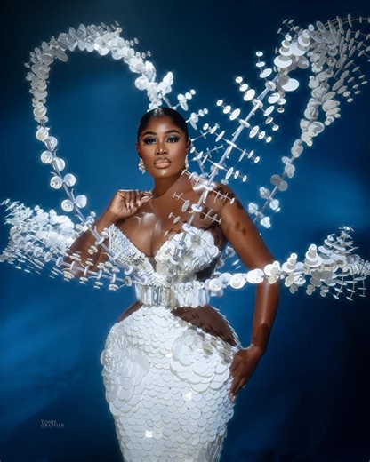 Ghanaian actress Nana Akua Addo turns heads at the #AMVCA in a jaw-dropping rotating futuristic dress! | Dresscode World