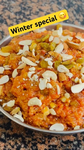 गाजर 🥕 का हलवा #winterspecial #gajarkahalwa #foodie #sweet #yogikriyanshvlogs #cooking #ytshorts