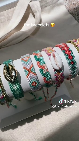 Essential Friendship Bracelet Patterns and Tutorials