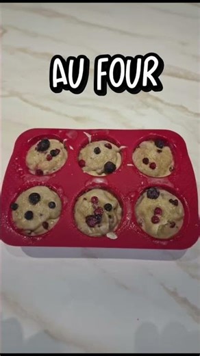 Muffins aux fruits rouges 🍓 peu sucrés & ultra moelleux