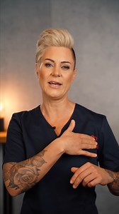 Jede siebte bis achte Frau erkrankt im Laufe des Lebens an Brustkrebs. Um das frühzeitig zu erkennen, solltet ihr regelmäßig eure Brüste selbst abtasten. Doc Caro zeigt wie das geht! #DocCaro #short | SAT.1