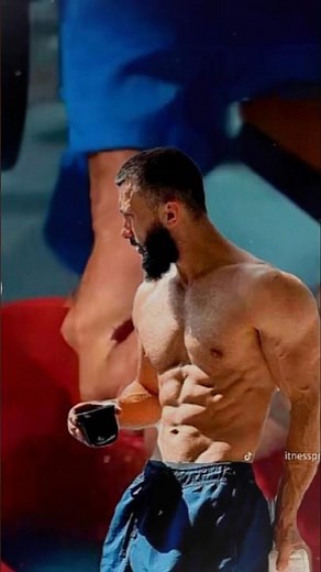The "Cleaner" Is Actually a WORLD CLASS Powerlifter! 😱🧹 #anatoly #gymhumor
