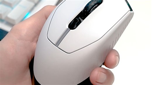 超强制航外星人610M鼠标——专为游戏玩家打造的高性能电竞利器，采用人体工学设计，握感舒适，长时间使用不疲劳。搭载高精度光学引擎，支持6100DPI调节，响应速