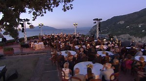 301K views · 8K reactions | [UN AMORE COSÌ GRANDE] Passion and feeling poured into music; this timeless song was sung for the first time by Mario Del Monaco in 1976. Here is the fantastic interpretation of the tenor Pasquale Esposito, who manages to make us experience all the nuances of this beautiful song with his powerful and melodic voice. FOLLOW the Facebook page and stay updated on all upcoming events and shows. | Pasquale Esposito | Facebook