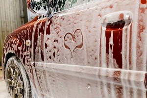 Pourquoi est-il strictement interdit de laver sa voiture chez soi, dans son garage ou son jardin ?