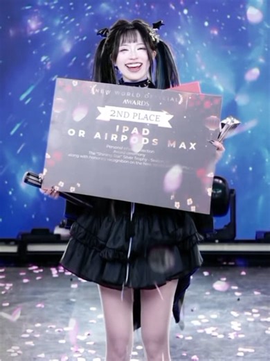 HUHU TUI ĐÃ CHỜ RẤT LÂU ĐỂ ĐƯỢC NHÌN THẤY KHOẢNH KHẮC NÀY!!! Sau bao nhiêu cố gắng, trải qua 3 lần debut, 10 mùa công hội, lần đầu tiên Doreen đã có thể chạm tay đến ngôi vị top 2. Từ lần đầu tiên thấy Dỏ cũng là ngày đầu tiên cái tên Doreen debut, chỉ vì 1 nụ cười, cái năng lượng tích cực ấy đã thu hút mình, khiến mình dừng lại xem thêm 1 chút. Rồi mấy hôm sau vẫn thường thấy live của nhóm xuất hiện trên new feed của mình, mà mình lại không nhớ tên nhóm, cũng không nhớ tên cổ :)) mà cũng không 