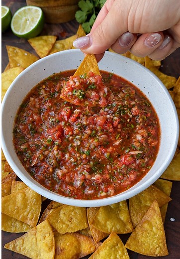 Fresh Homemade Salsa with Crispy Fried Tortilla Chips