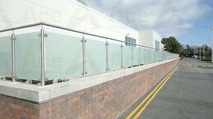 [Hot Item] Popular Design Stainless Steel Glass Balustrade with Frosted Tempered Glass and Round 304s. S Baluster