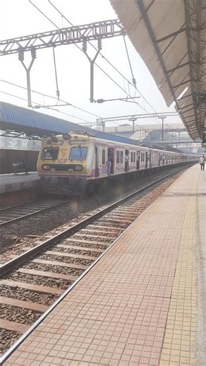 fast local train #fast #train #mumbailocal