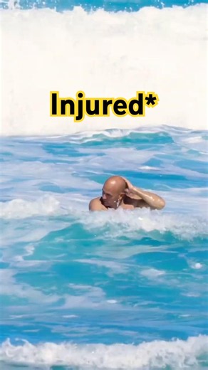 Kelly Slater cuts himself from a crazy wipeout 🤯 #surfing #surf