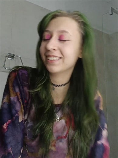 Меня в последнее время потянуло на липсинги, это последний я клянусь. К тому жк месяца через два я с них закринжую и скрою все:_) Снова рассказываю историю кофточки: Она с секонда, рублей за 250, у неë очень классная ткань, поэтому я взяла ее несмотря на то что она была мне больше на два размера. Ушила, теперь довольная ношу еë) #merlin #menson #mm #липсинг #kikibraitman #fyp #are #you #ready