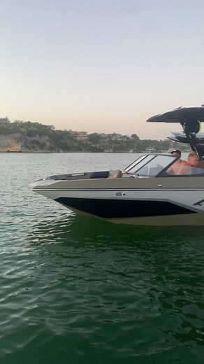 Solo shot 🤩 #atxsurfboats #irideatx #surfboat #wakeboat #lake #boat #lakelife #boatlife #sunset #wakesurf #wakesurfing #boatlifeismybestlife #boats