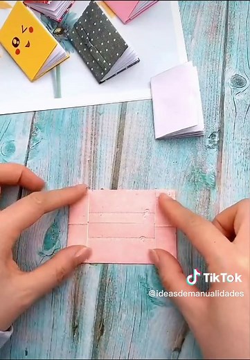 Como hacer libritos de papel muy fácil.📒 #DIY #manualidades #papeleria #hazlotumismo #hazloencasa #cartulina #crafts #manualidadesfaciles #parati