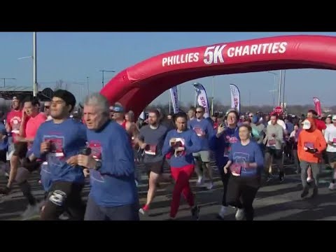 Hundreds of runners race in the Phillies Charities 5K