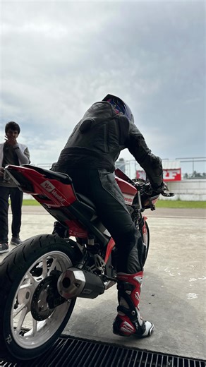 Day 1 of MRF MMSC FMSCI INDIAN NATIONAL MOTORCYCLE RACING CHAMPIONSHIP 2025 Round 3 #mmsc #fmsci #racing #motorsport #indianmotorsport #mrf #madrasinternationalcircuit #madrasinternationalcircuit #chennai #trending | Madras Motor Sports Club