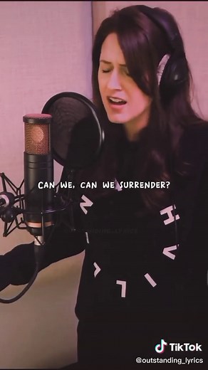 Surrender: La emotiva canción de Natalie Taylor