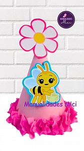🎈¡Sigue el paso a paso y haz un gorrito único para tu cumpleaños! 🌼🐝🎈Follow the step-by-step instructions and make a unique birthday hat! 🌼🐝 “¡Decora tu celebración con este gorro lleno de color y encanto! 🎂”🐝 “Decorate your celebration with this colorful and charming hat! 💛🎂” #reels #ManualidadesMici #GorritoCumpleaños #FiestaCreativa | Manualidades Mici