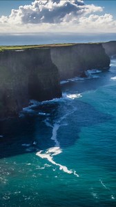 アイルランドの自然の最高峰：モハーの断崖のドローン空撮
