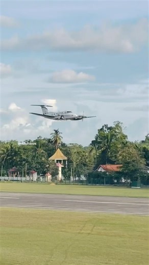 Sri lanka airforce king Air 350 low pass ❤️ #aviation #srilanka