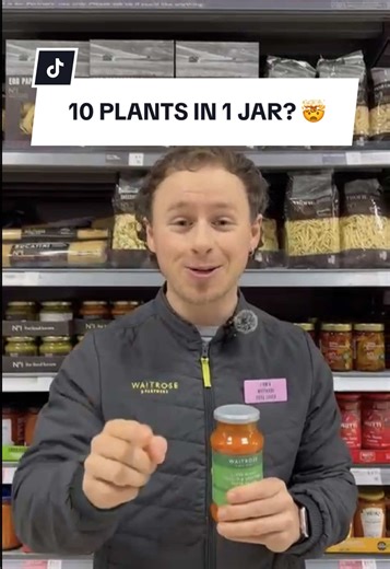 10 plants. 1 jar. 🤯 Our ✨NEW✨ Super Plant Tomato & Veg sauce is a total game changer for quick midweek meals. Run, don't walk to the pasta aisle! 🛒✨ #waitrose #easymeals #healthycooking #healthyeating 📹 @Waitrose Saffron Walden