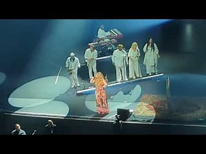 Joss Stone at OLG on 23/04/2025 final 2 songs of her show. Great voice and music !
