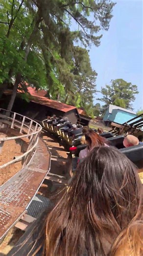 Classic Thrills: Dahlonega Mine Train at Six Flags Over Georgia! 🚂💨