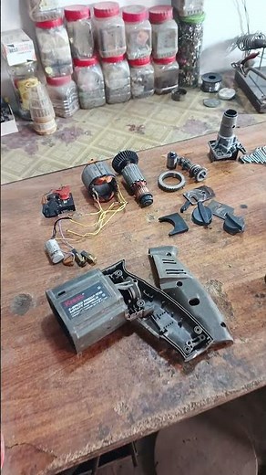 How does a hammer drill machine work and what goes inside it?