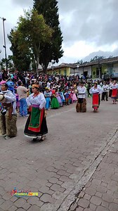 Estas expresiones culturales son las manifestaciones creativas de la identidad y los valores de un grupo social, como la música, la danza, el arte, las mismas que se transmiten de generación en generación y son esenciales para la identidad y el patrimonio de una comunidad. #Saraguro #danza #fiesta | Radio Frontera Sur
