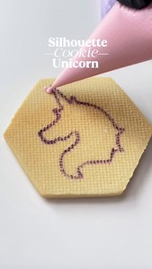Ever tried a cookie that’s both magical and beginner-friendly? 🦄✨ This unicorn silhouette is super easy to make and always a hit!🫶🏼Recipes and cookie cutters available in my link in bio. #cookiedecorating #satisfying #silhouette #unicorn #diy | thelucky.cookie