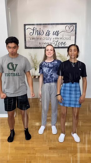 It’s raining! Right left drip splash 💦. #fyp #foryoupage #splash #dripsplash #DidYouKnow #MillennialsOfTikTok