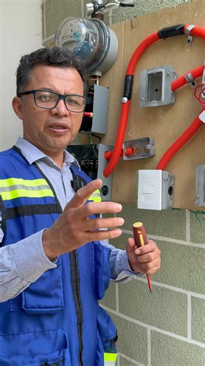 🔌 Día 5 de nuestra serie "Aprende Electricidad en 30 Días" Hoy te enseñamos cómo agregar un contacto a un apagador, de forma fácil y segura. 🧰⚡ 👉 ¿Quieres seguir aprendiendo? Escríbenos aquí: https://wa.link/9u2cqp | Mas Capacitación