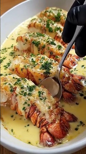 Lobsters in Creamy Garlic Butter Sauce