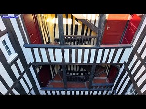 Cour intérieure d’une maison à colombage de Rouen filmée en drone