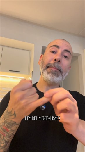 Mentor y formador de alto impacto on Instagram: "✨ ¿Sabías que tu realidad no es casualidad, sino consecuencia directa de cómo pensás y sentís? ✨ Las 7 leyes universales no son magia… son código fuente del universo. Si las entendés y vivís en coherencia con ellas, nada te puede frenar. 📜 Ley del Mentalismo: Todo es mente. 🪞 Ley de Correspondencia: Como es adentro, es afuera. 🌊 Ley de Vibración: Todo vibra. ⚫ Ley de Polaridad: Todo tiene su opuesto. ⏳ Ley del Ritmo: Todo fluye y refluye. ⚙️ Le