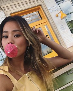💛Waiting for the gang... hurry up @oscagu @whatsmikeeatingnow @thedashanddine @seanjamesteale @natalynlind @blairredford @ceyusko @shells_bellz @makeupbyjlin 💛 | Jamie Chung