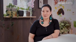 Beatrice Deer (Beatrice Deer Band) on the survival of throat singing after being shunned for decades, and how she was inspired to learn as a teen. Deer incorporates throat singing into her “Inuindie” style, mixing traditional Inuit storytelling with folk and indie music. (📺: Following Folk) | CBC Gem