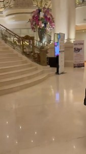 Carlos Trejo denuncia discriminación en hotel de lujo ¿Protocolo o prejuicio? 🤔💬 El video ya es viral y genera debate en redes. #CarlosTrejo #Discriminación #Viral #Farandula #Noticias #Tendencias #RedesSociales 📲🔥🗣️ | Prensa La Nota