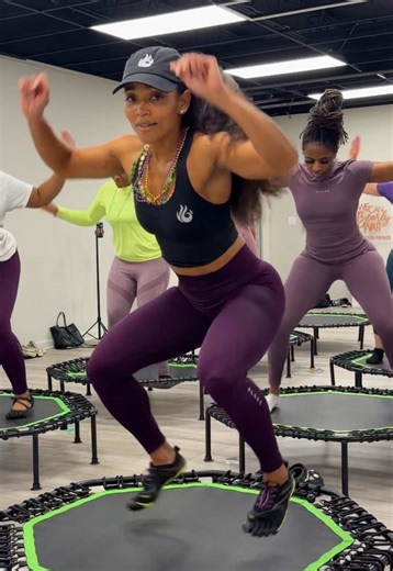 FAT TUESDAY 🟣🟢 #trampolinefitness #rebounderworkout #fullbodyworkout #neworleansbounce